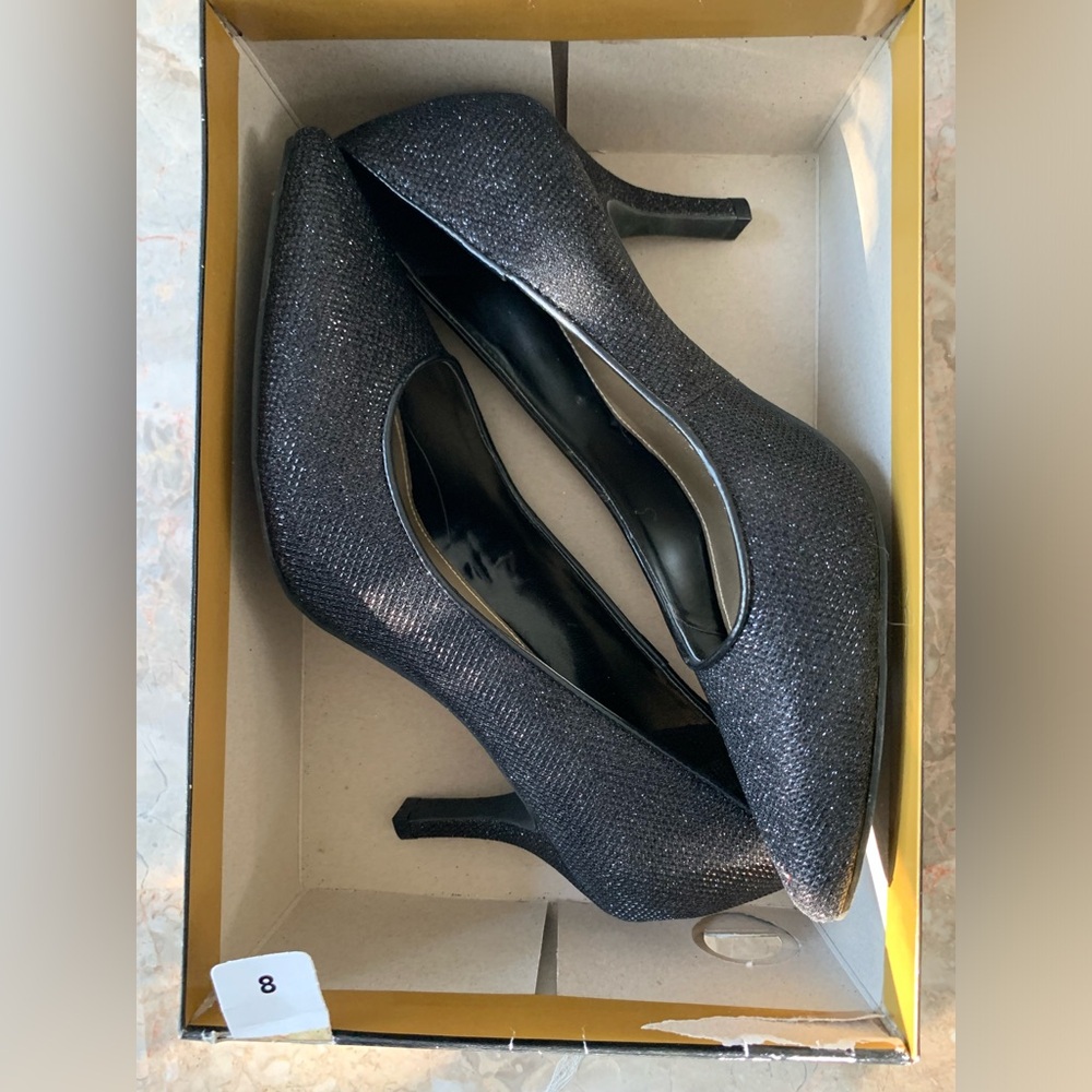 Classy Black Sparkling Pointed Toe Heels. - image 5